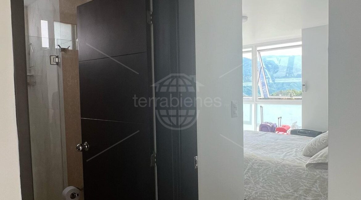 Entrada Dormitorio, Entrada Baño