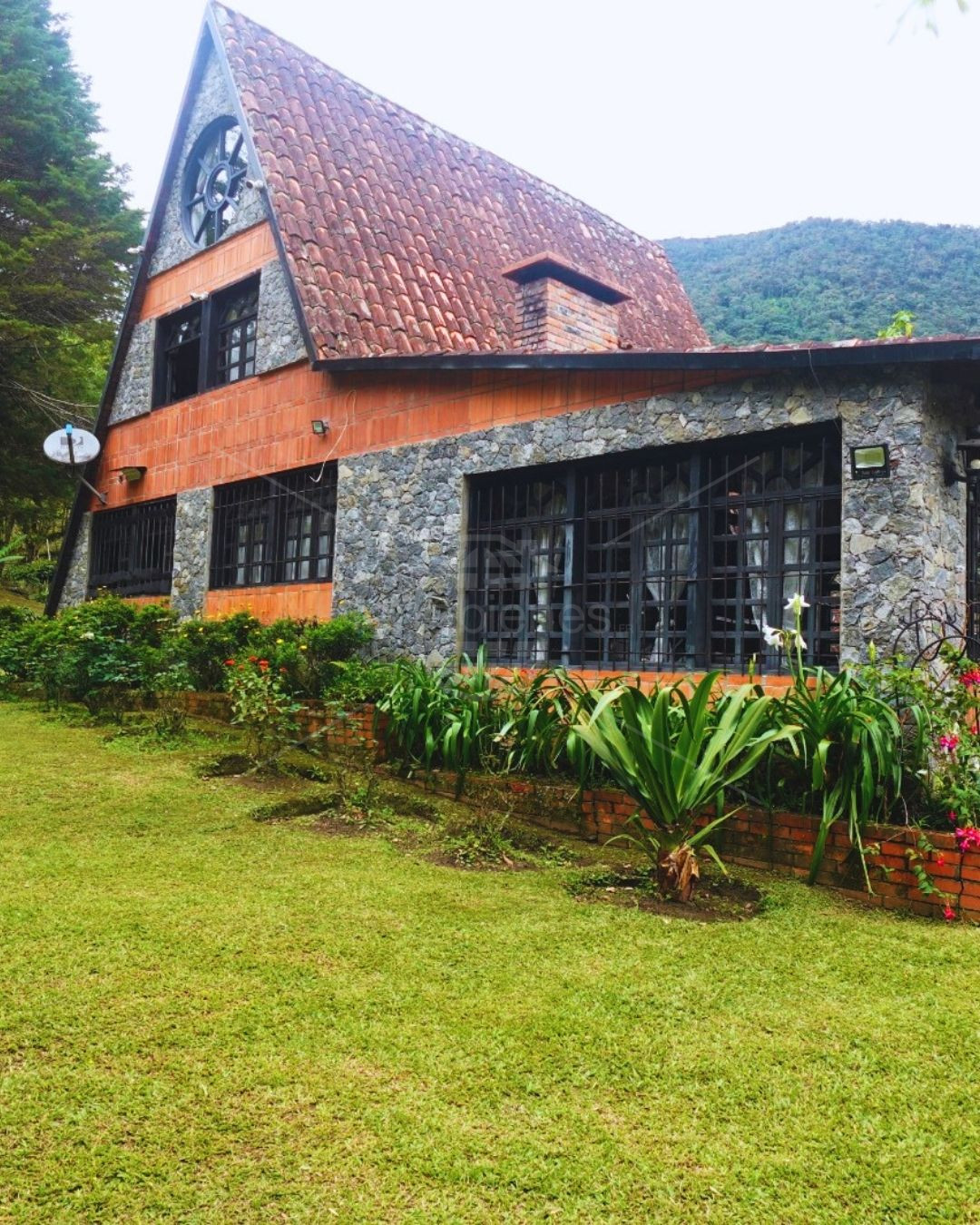 Finca productiva con cabañas en El Valle (Parque Nacional Sierra de La Culata)